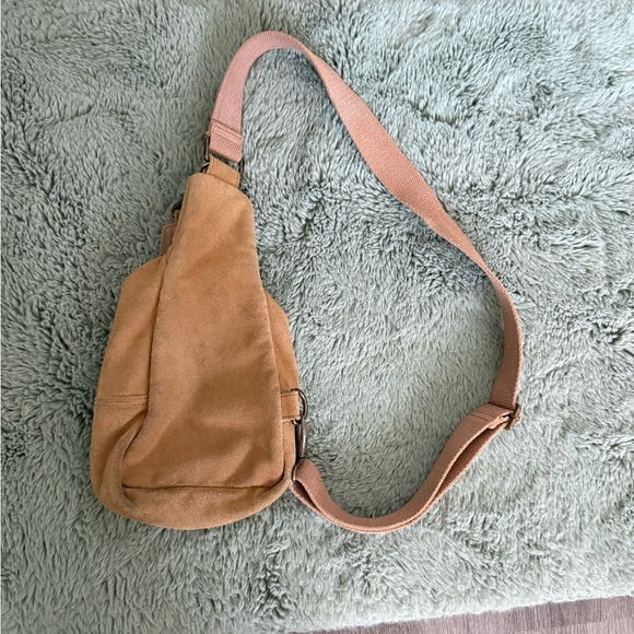 Free People “Hudson” Tan Suede Sling/Crossbody Bag - Picture 6 of 9